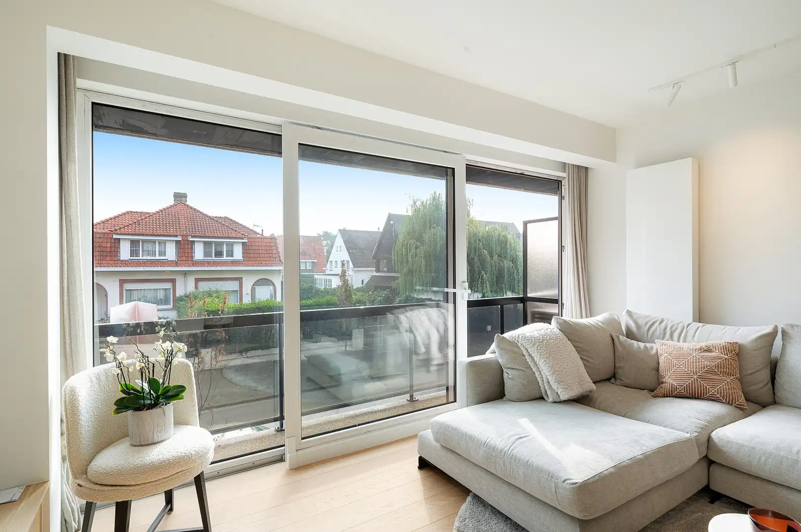 Mooi vernieuwd appartement met open uitzicht en 3 slaapkamers. foto 7