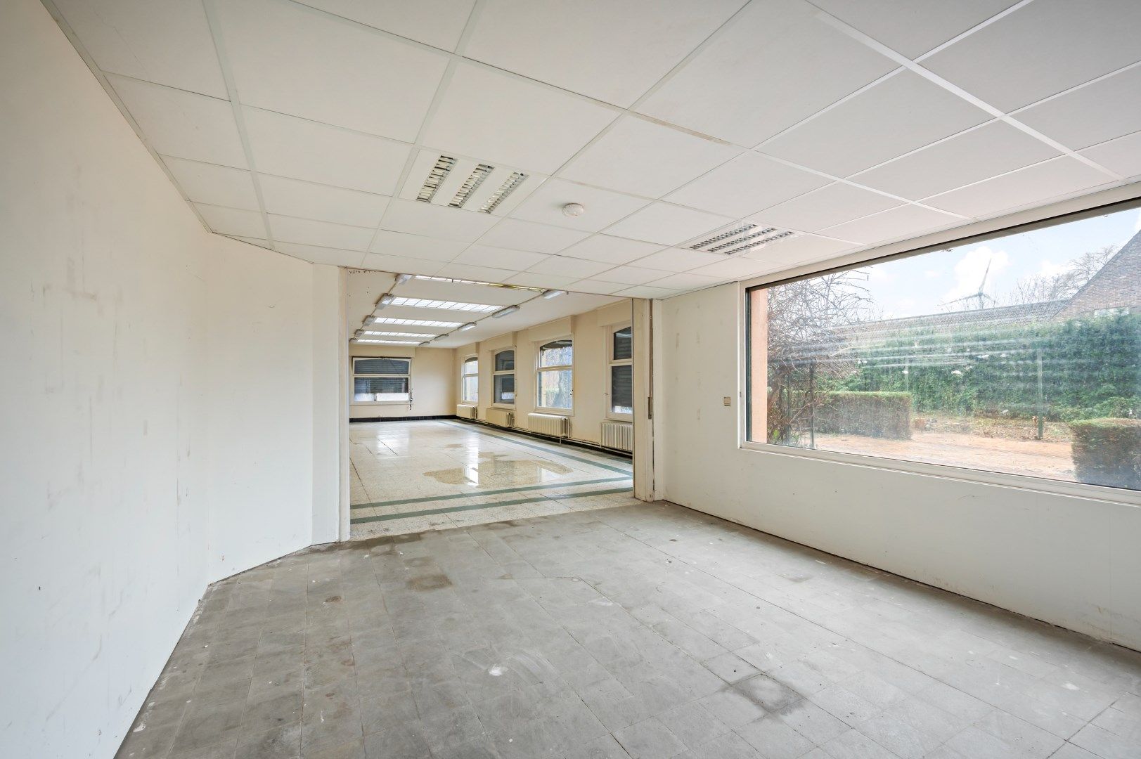 GEBOUW OP 2588M² MET 447M² BEW. OPP., 5 SLPKS, 3 BADKAMERS EN 3 GARAGES AAN DE LEIE foto 28