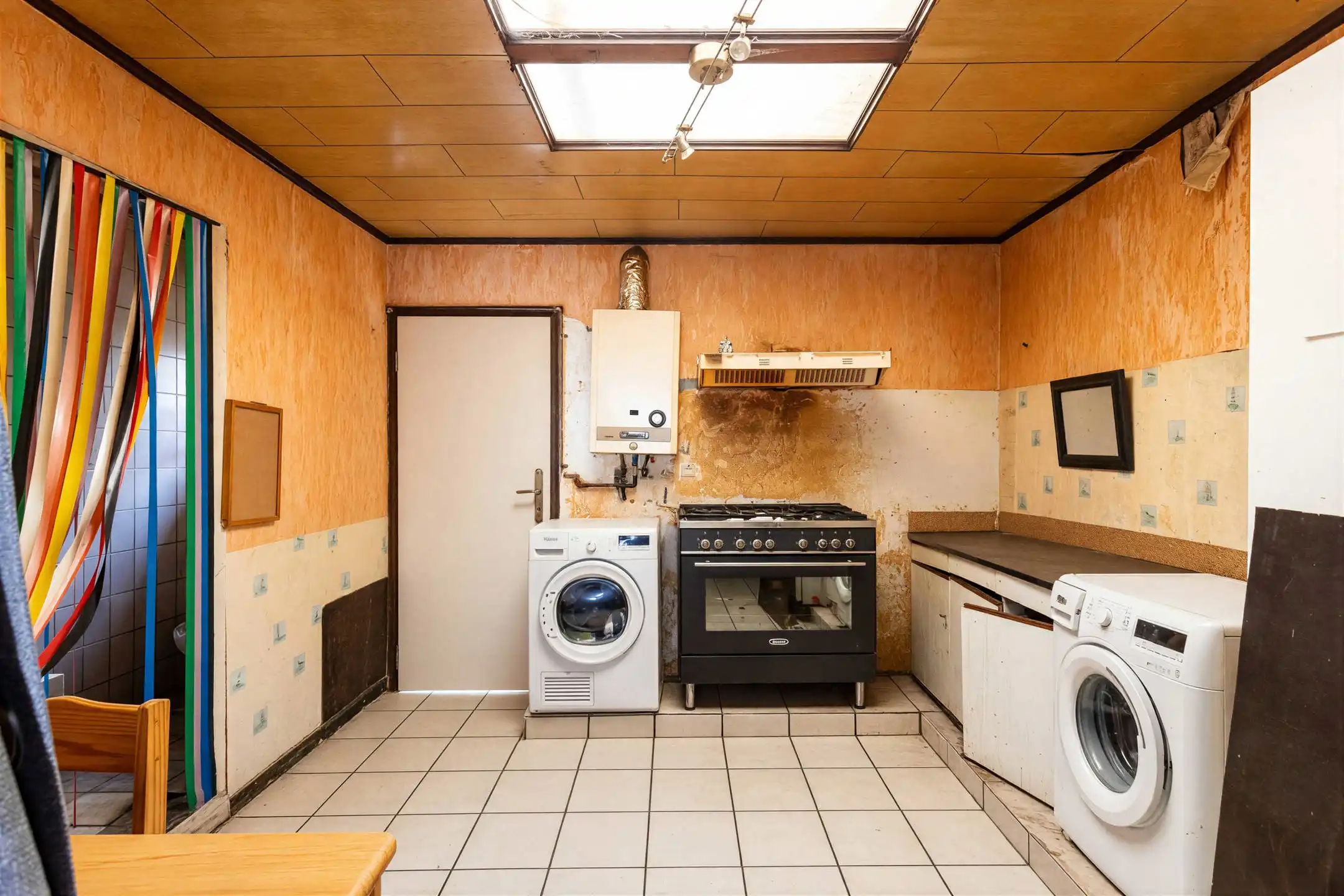 Interessante, te renoveren woning met tuin. foto 7