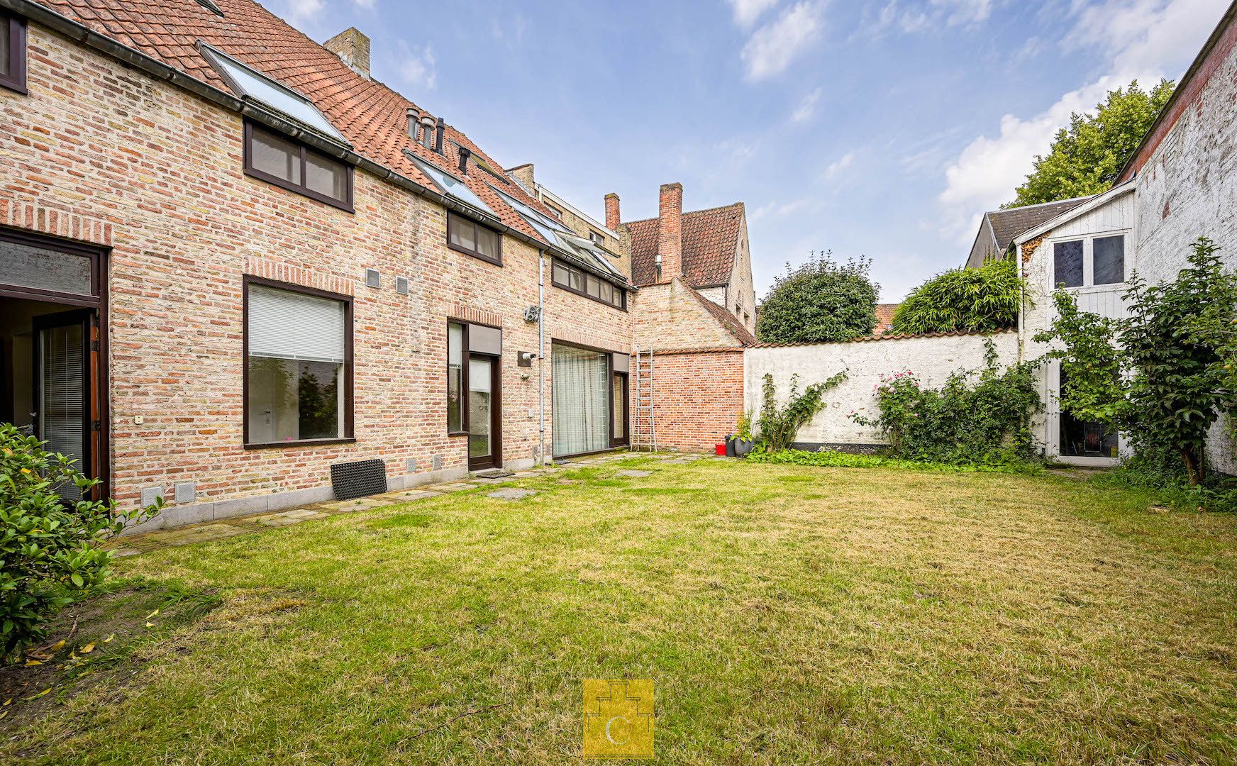 Breedhuis op een schilderachtige en stille ligging in het hart van de binnenstad, met flinke garage en grote stadstuin foto 23