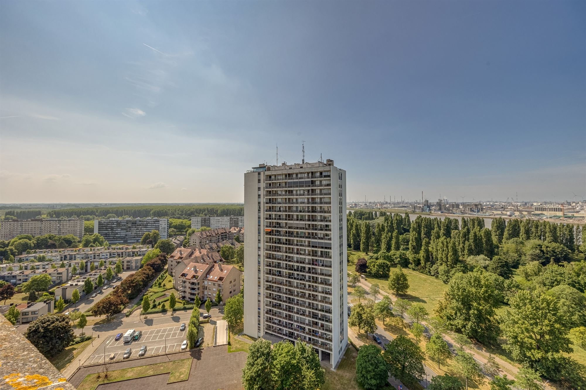 Appartement in 'de Riverside Tower' met prachtig uitzicht foto 5