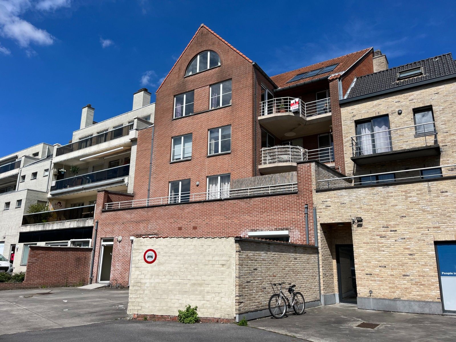 Aangenaam 2-slaapkamerappartement in hartje Waregem foto 11