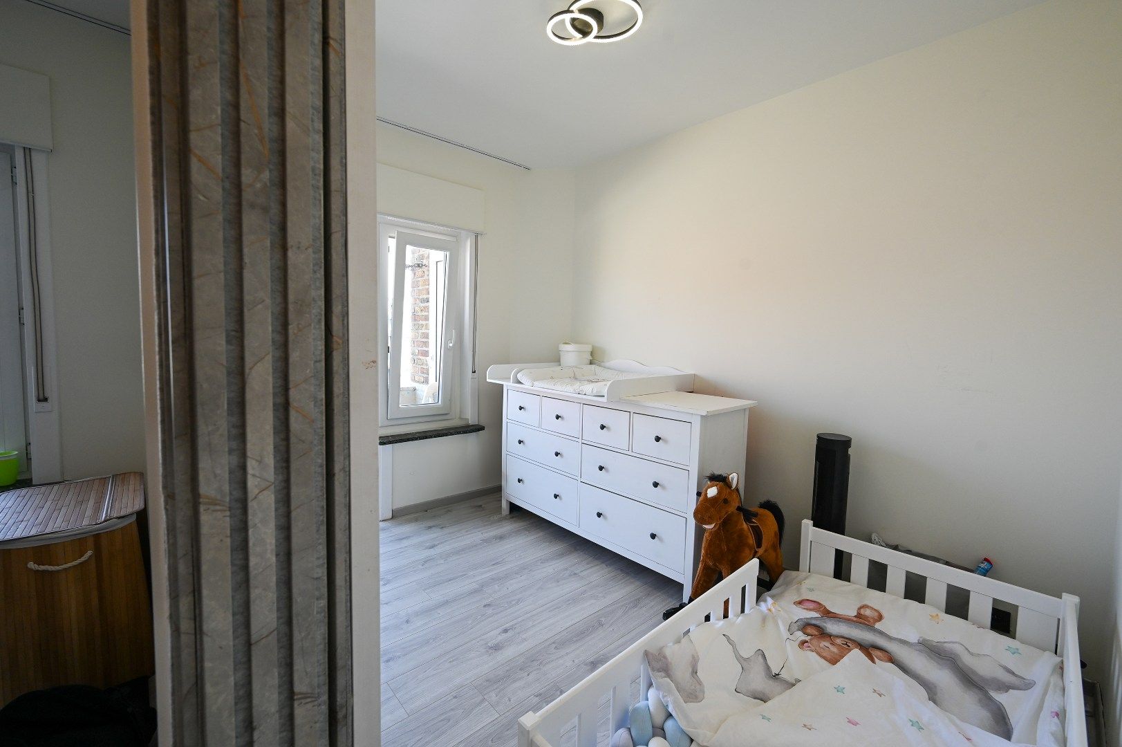 STIJLVOL GERENOVEERD APPARTEMENT MET OVERDEKTE STAANPLAATS TE MARIAKERKE foto 7