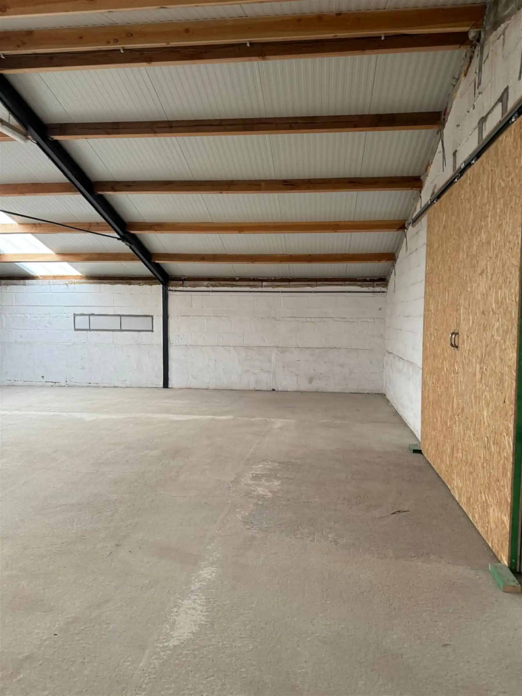Goed geïsoleerde opslagruimte van 240  m² foto 6