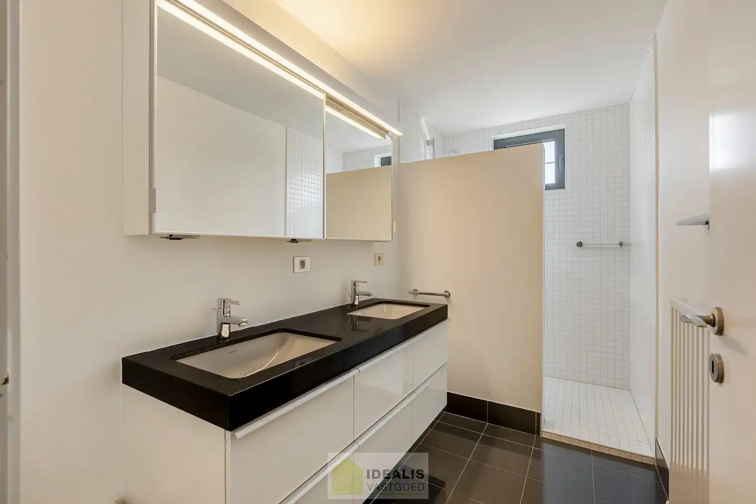 EXTRA RUIME VILLA MET EEN PRACHTIG LICHTRIJKE LEEFRUIMTE, RUIME KEUKEN, 4 SLAAPKAMERS, 2 BADKAMERS EN EEN RUIM PRAKTIJK/KANTOORGEDEELTE OP EEN RIANT EN CENTRAAL PERCEEL VAN MAAR LIEFST 16A 27CA OP EEN GUNSTIGE LOCATIE NABIJ HET CENTRUM VAN ACHEL! foto 43