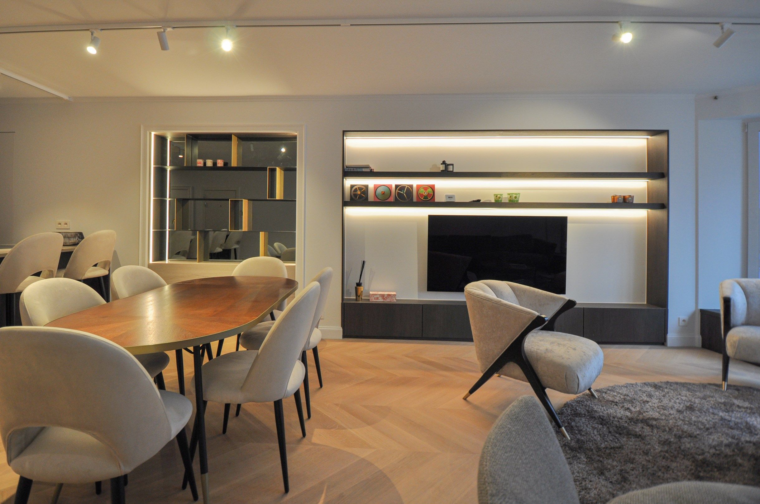 Hoogwaardig volledig gerenoveerd appartement met zijdelings zeezicht en zicht op de Kustlaan. foto 9