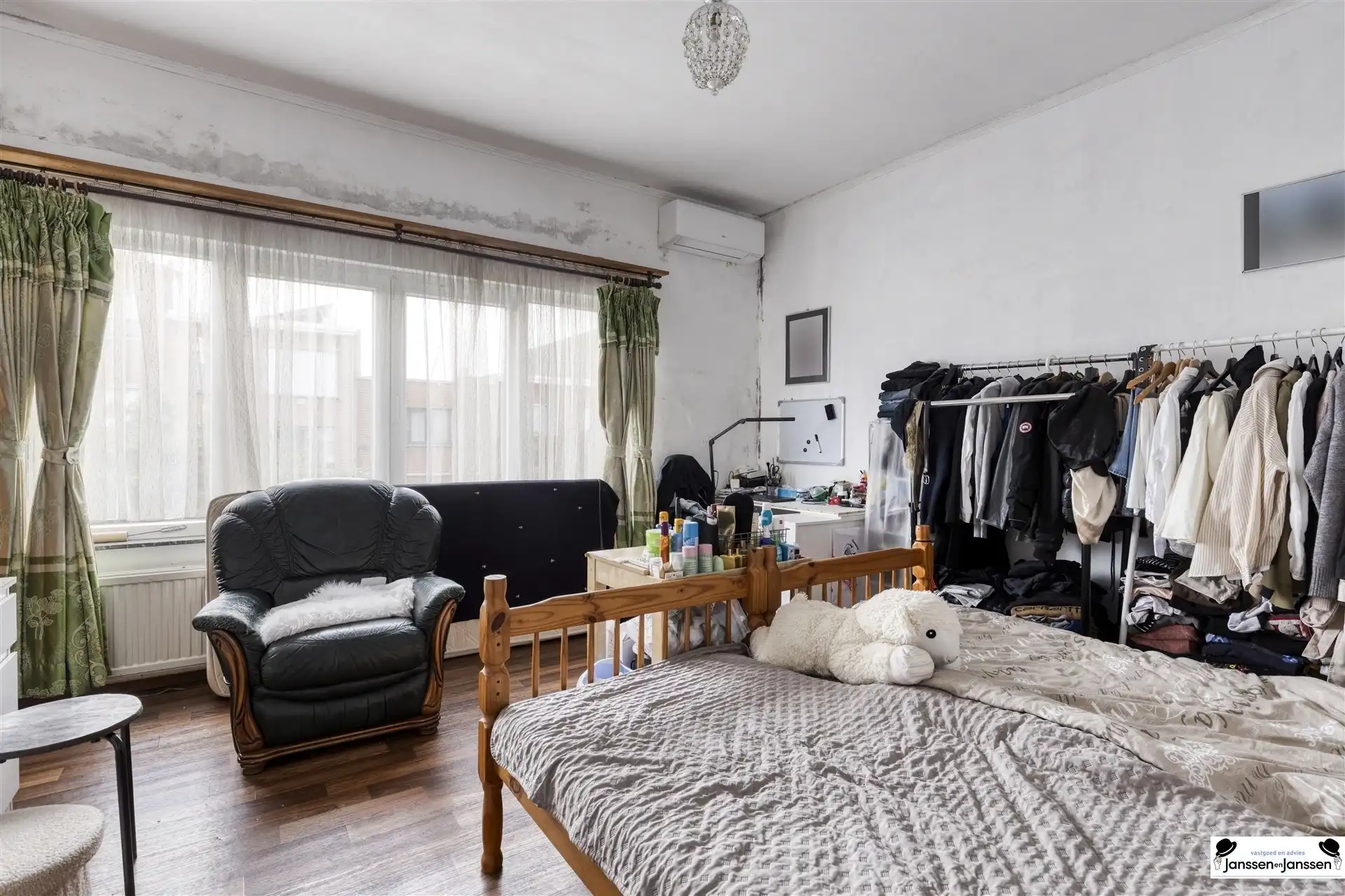 Welkom in deze charmante gezinswoning, ideaal gelegen in het hart van Wilrijk. foto 12