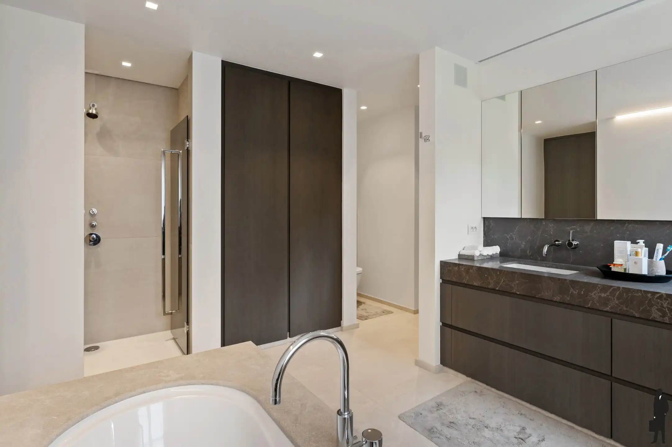 High-end villa nabij het centrum! foto 26