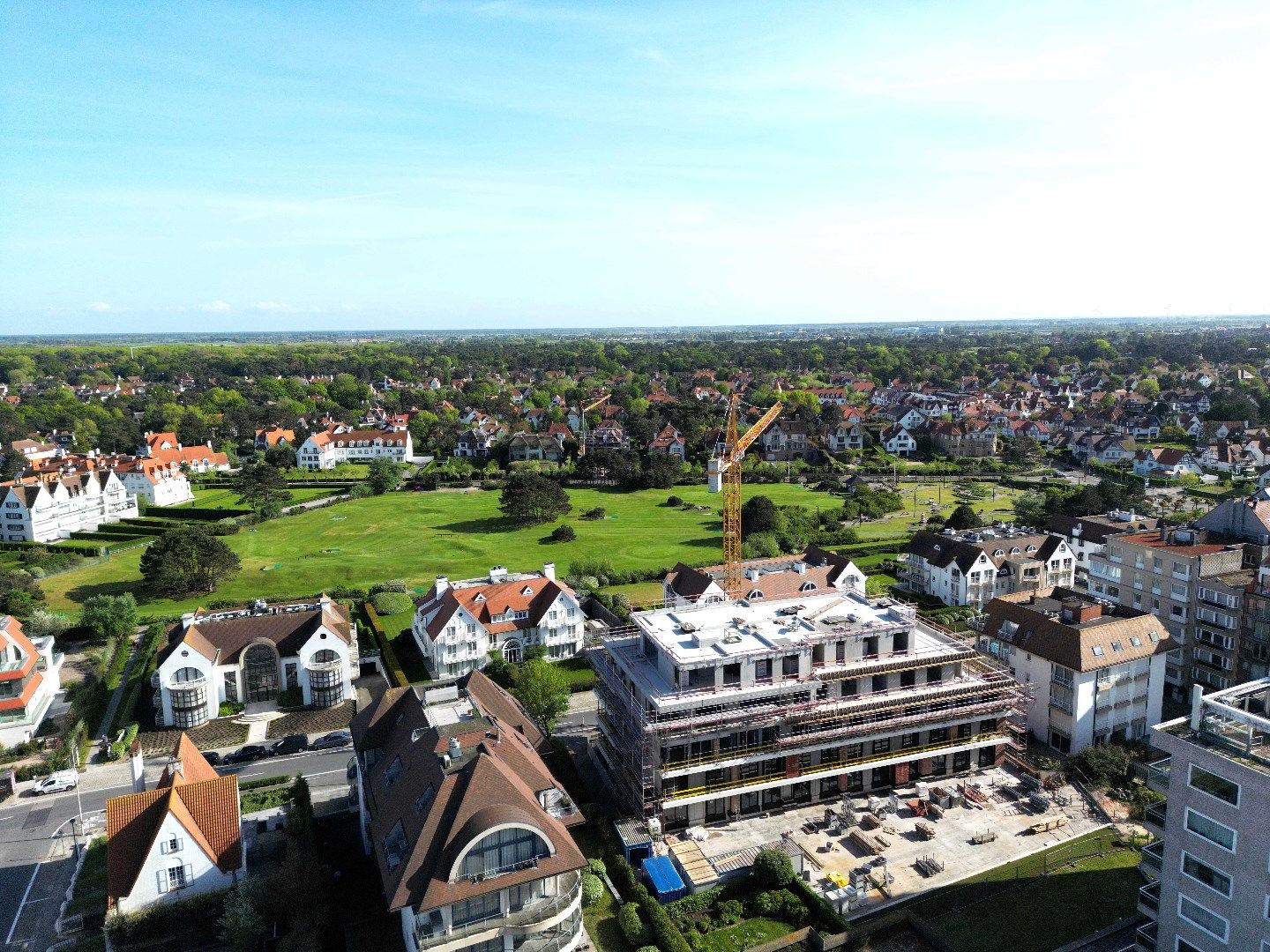 Zeer breed/dubbel en zuid gericht appartement met grote zonneterrassen en een tuin van 124m² foto 3