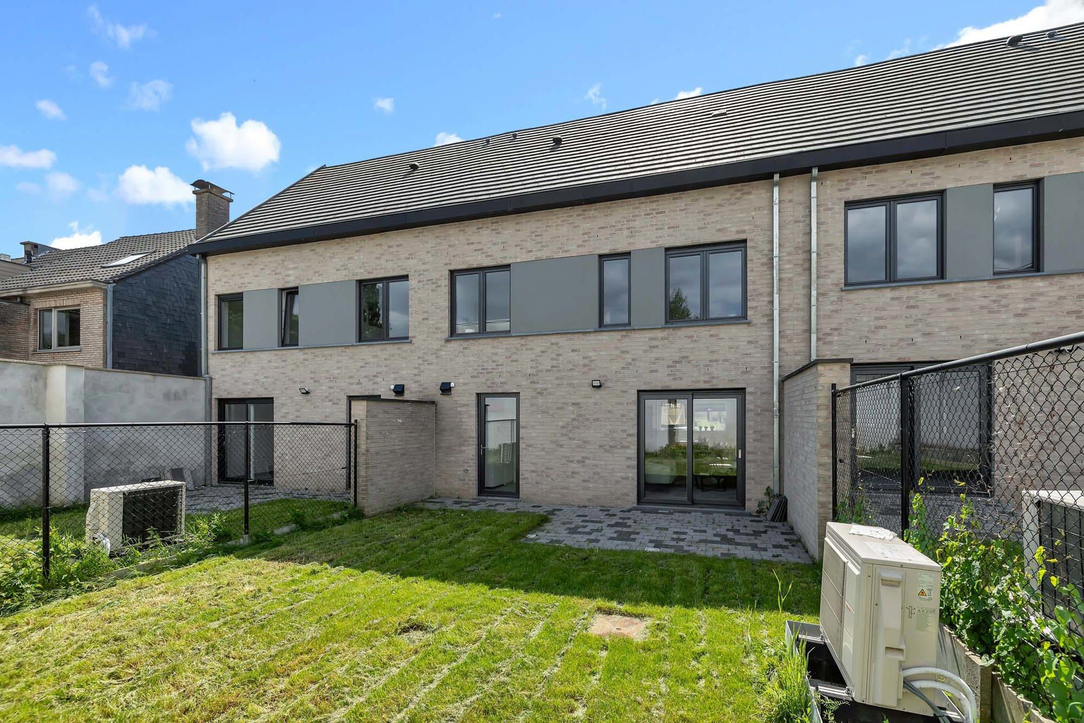 Nieuwbouwwoning met 4 slaapkamers en uitstekende verbinding foto 28