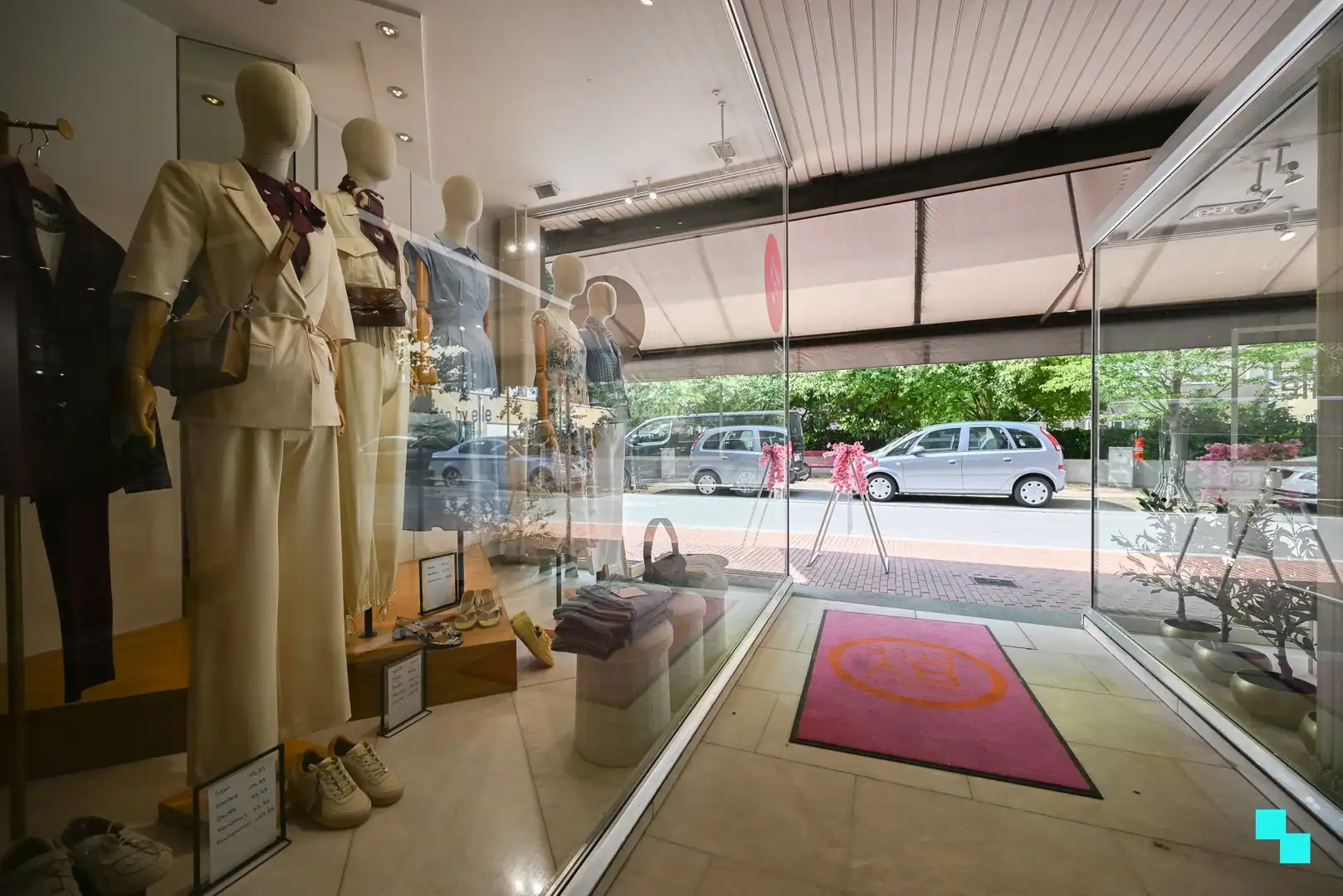 Interessante investeringsopportuniteit in hartje Izegem foto 26