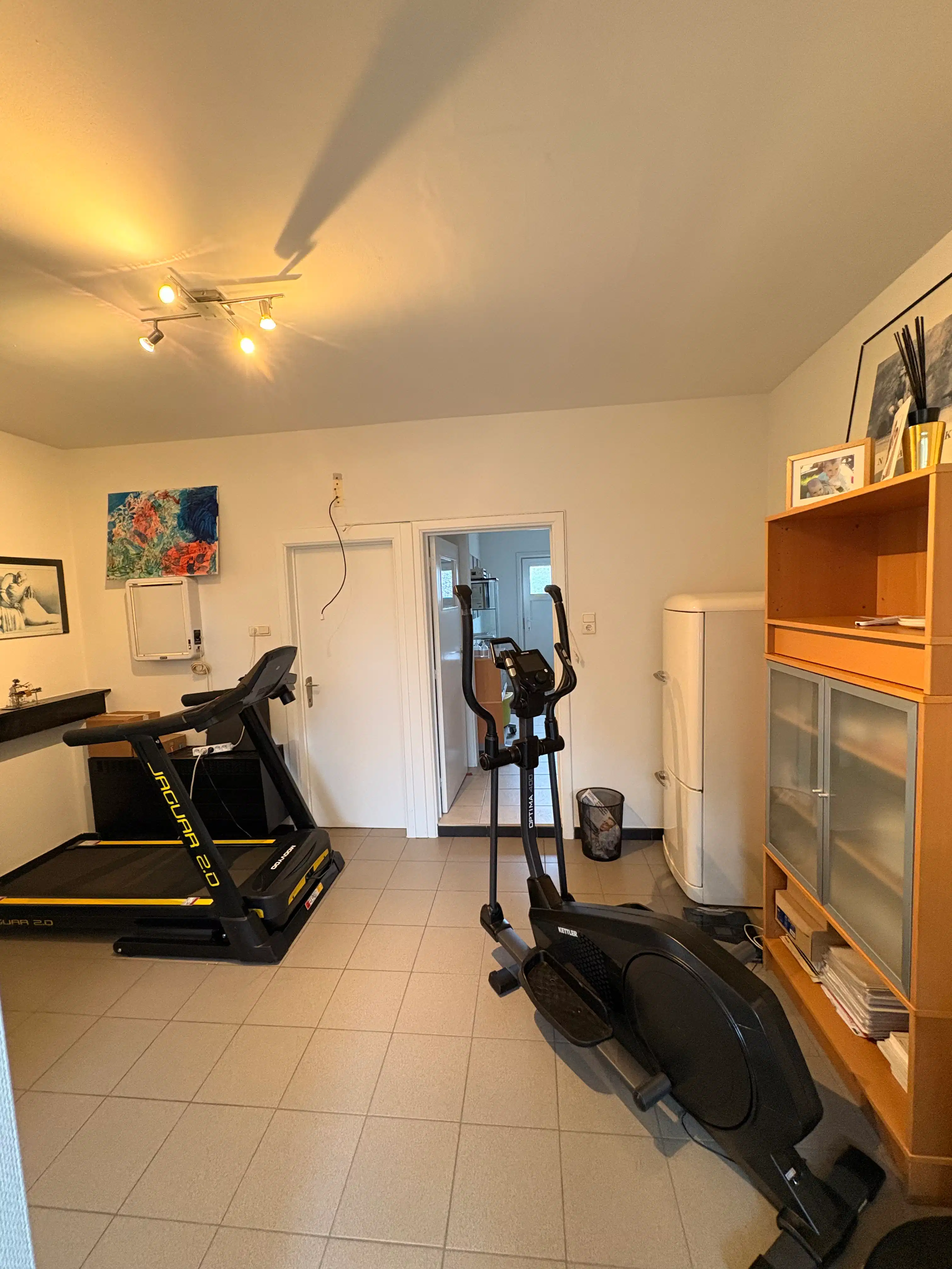 Gelijkvloerse praktijkruimte met potentieel tot éénslaapkamerappartement en privé autostaanplaats foto 9