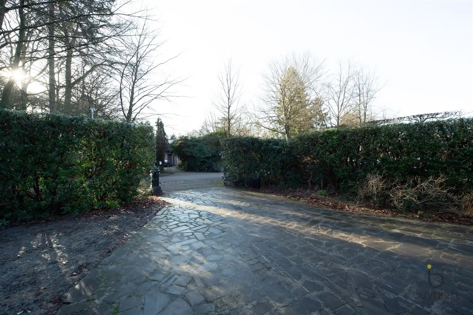 Veel renovatiepotentieel in ruime rustig gelegen familiewoning midden in het groen! foto 57