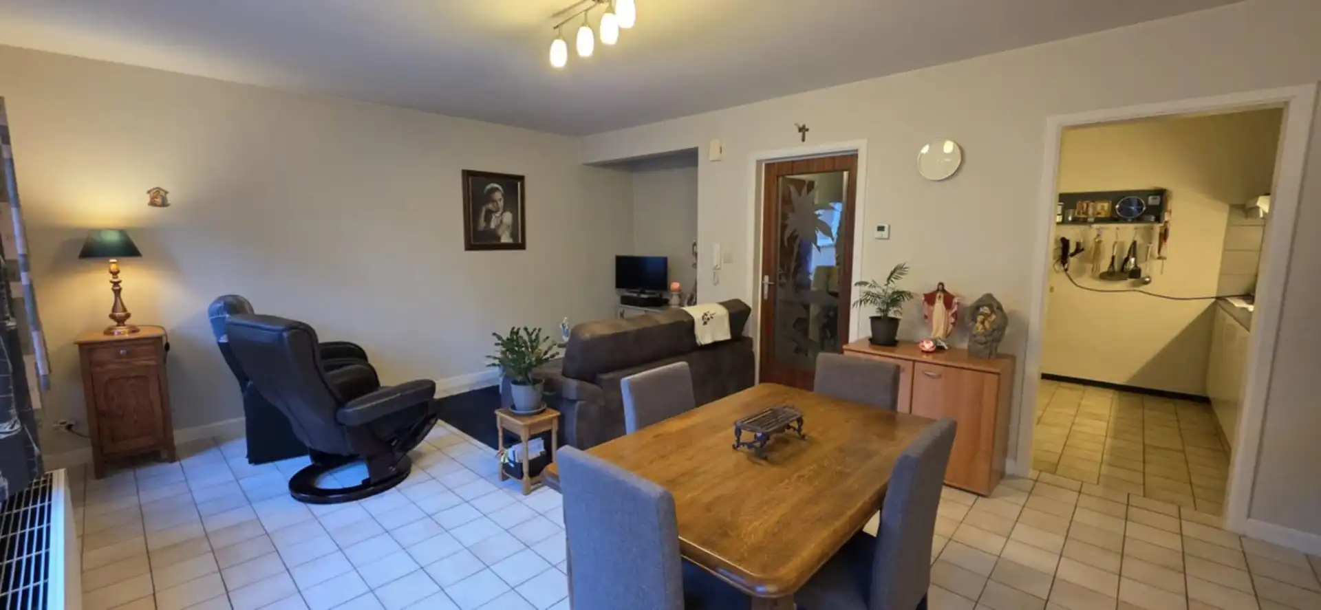Gunstig gelegen appartement met 2 slaapkamers foto 4