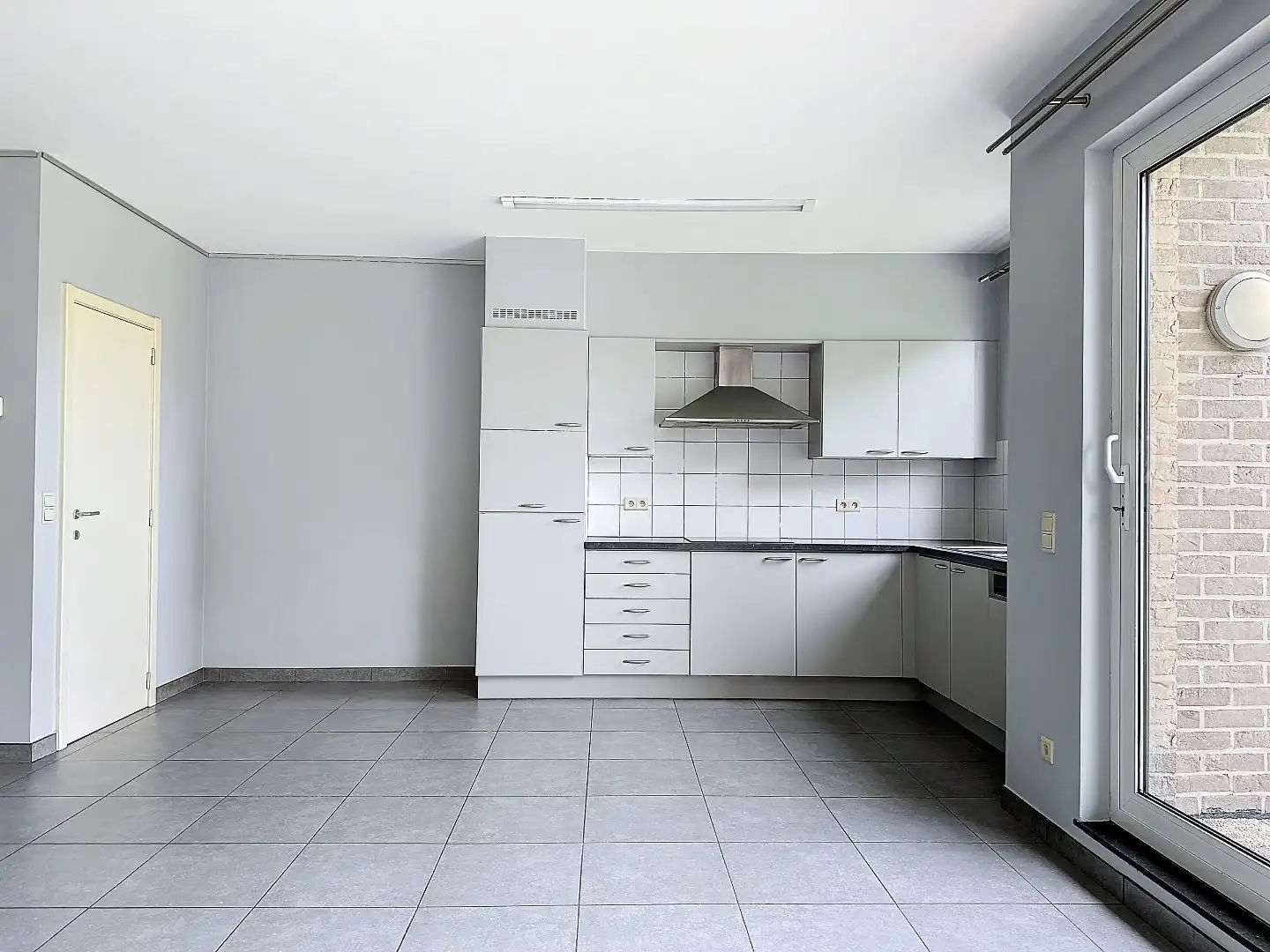 Instapklaar appartement met terras en garagebox! foto 3