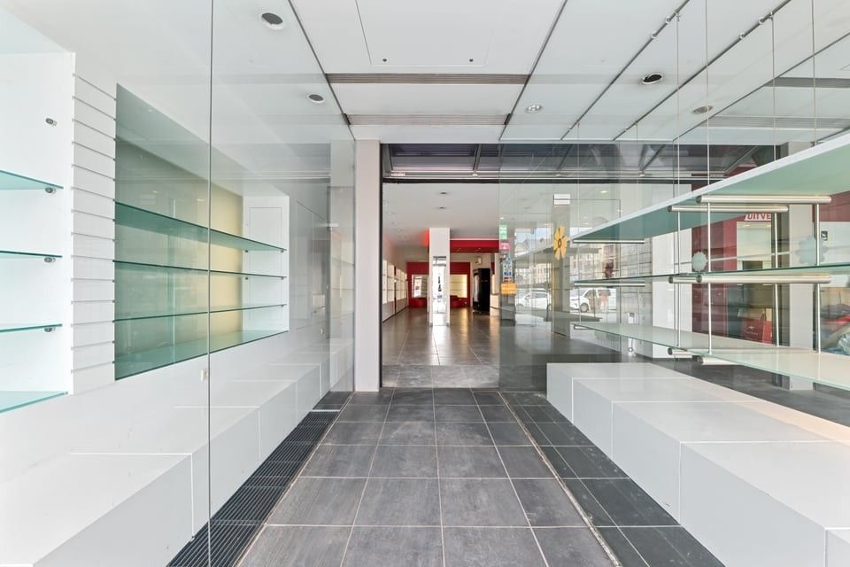 ICONISCH HANDELSPAND MET LUXUEUZE WOONST OP DE GROTE MARKT VAN SINT-TRUIDEN foto 35