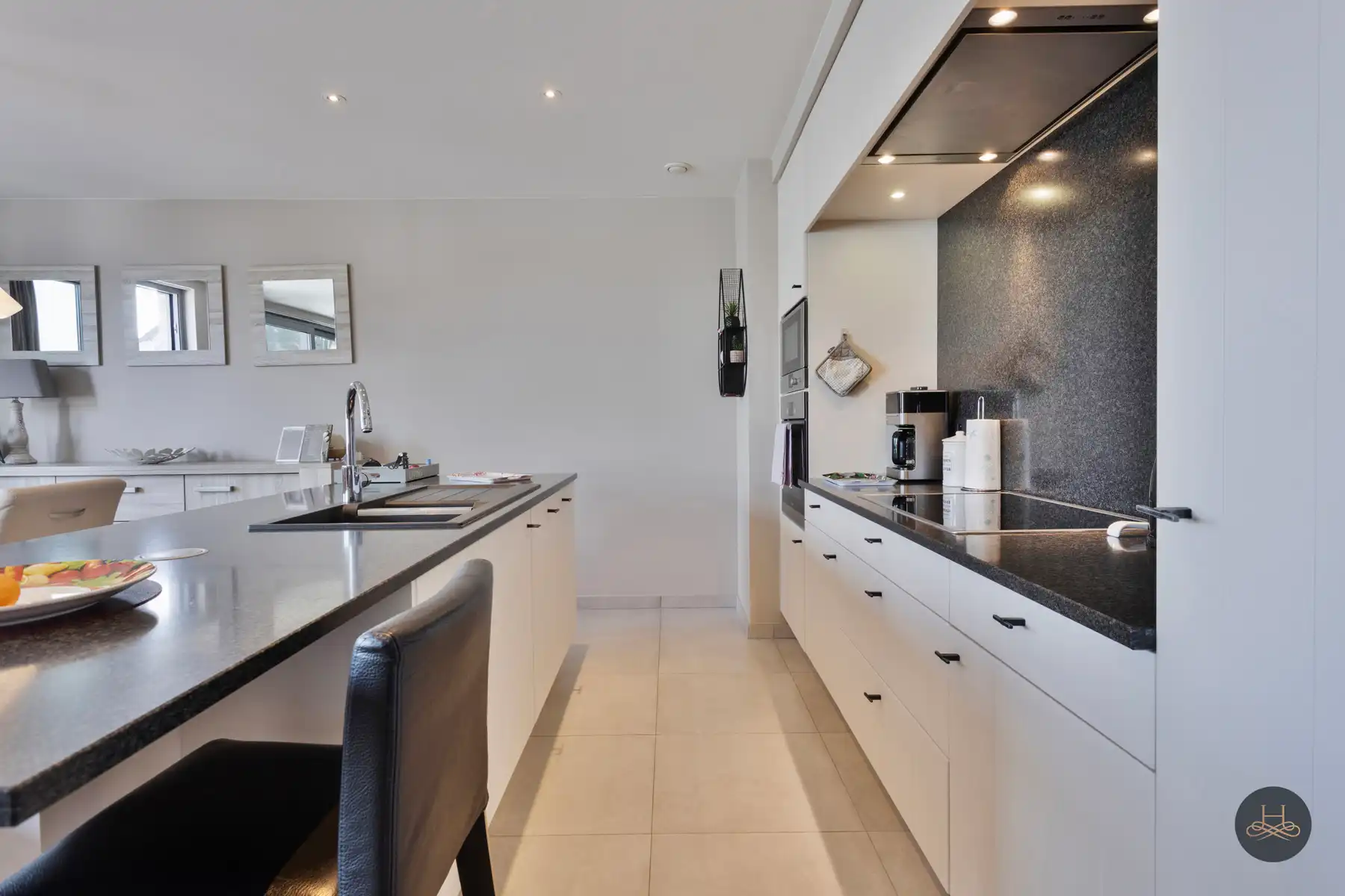 Lichtrijk appartement met groot terras foto 6
