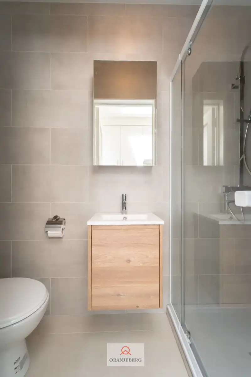 Gerenoveerde lichtrijke hoekwoning aan het water foto 11