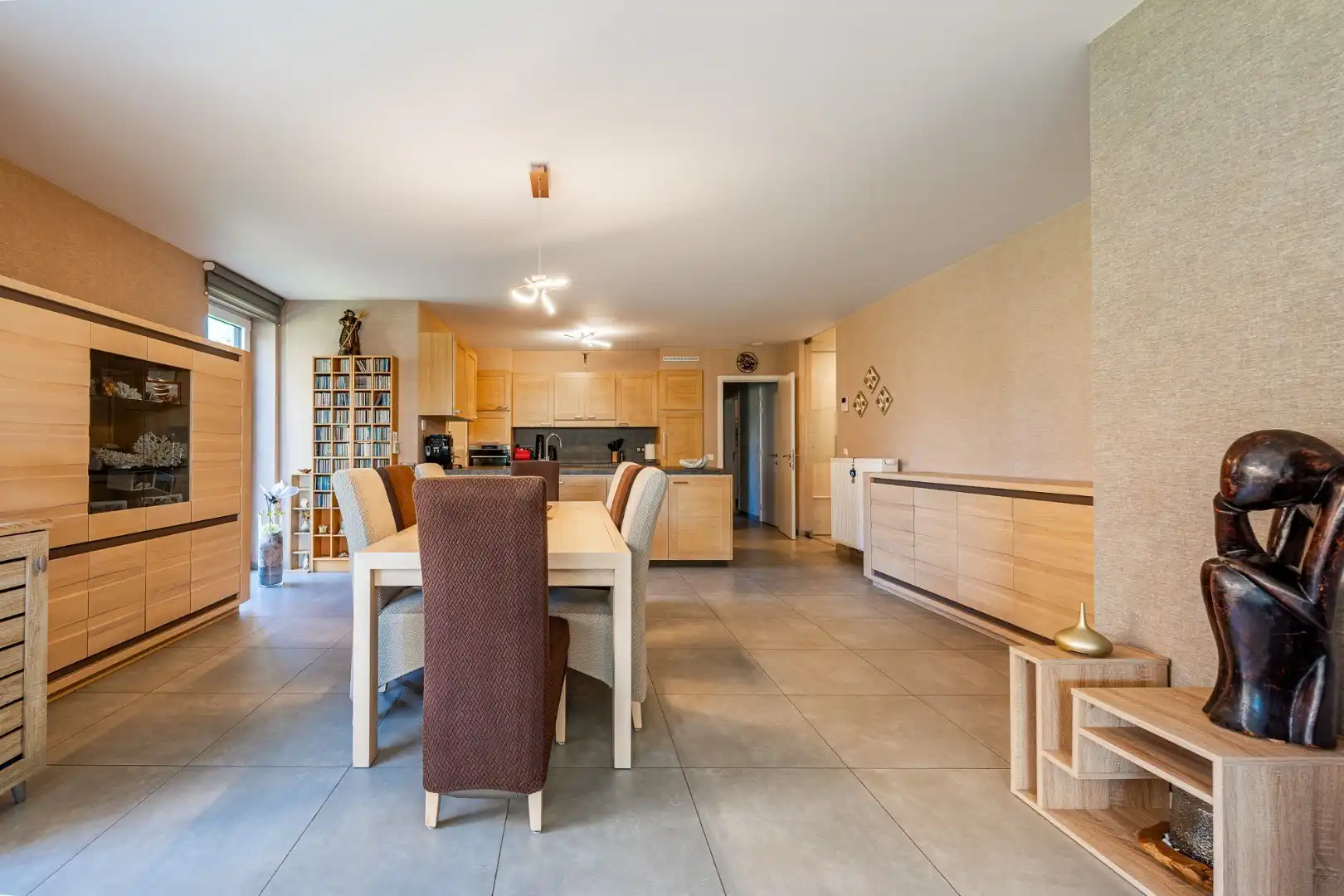 Ruim, lichtrijk gelijkvloers appartement met 3 slaapkamers, garage en zonnige tuin te Beselare foto 11