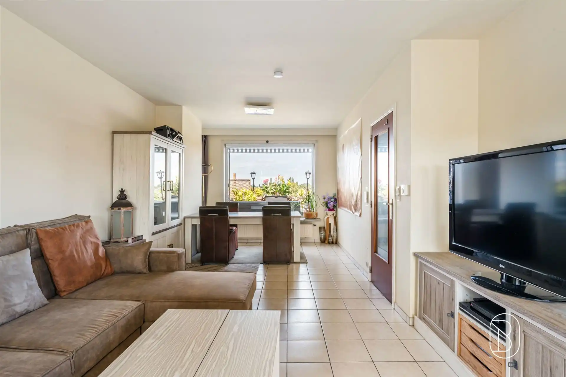 Leuk appartement met ruim terras & garage! foto 5