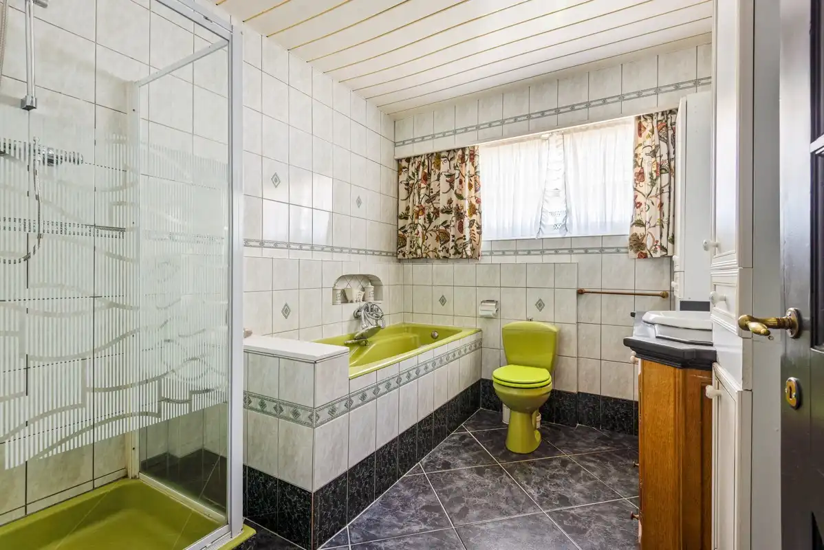 Gelijkvloerswoning met 3 - 4 slaapkamers, garage & prachtig omheinde tuin. foto 7