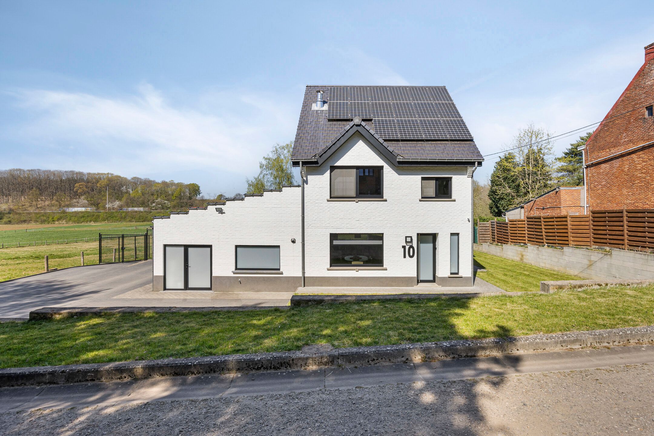 Perfect instapklare woning met een unieke ligging op 20 are foto {{pictureIndex}}