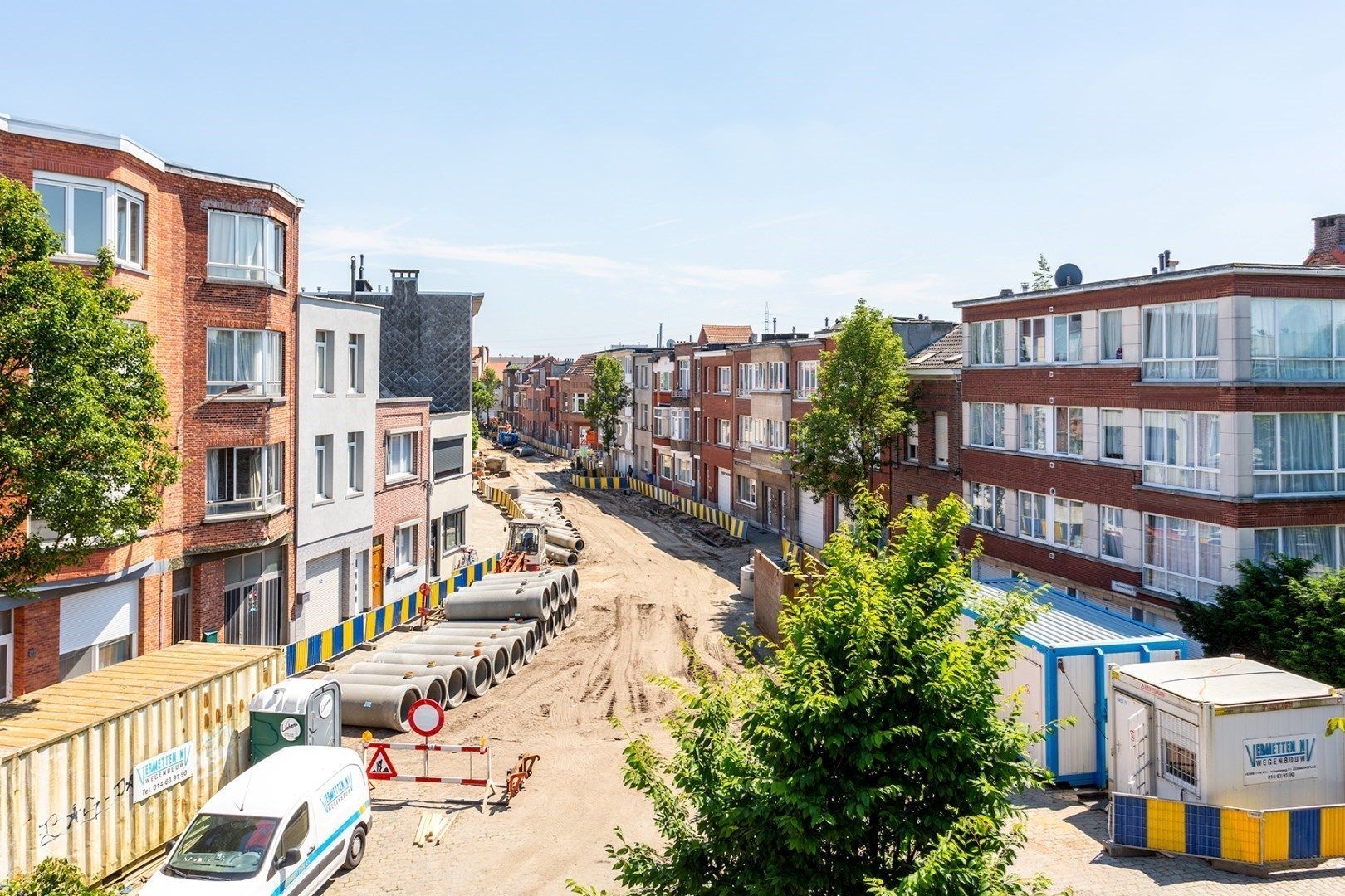 Instapklaar tweeslaapkamerappartement met terras foto 19