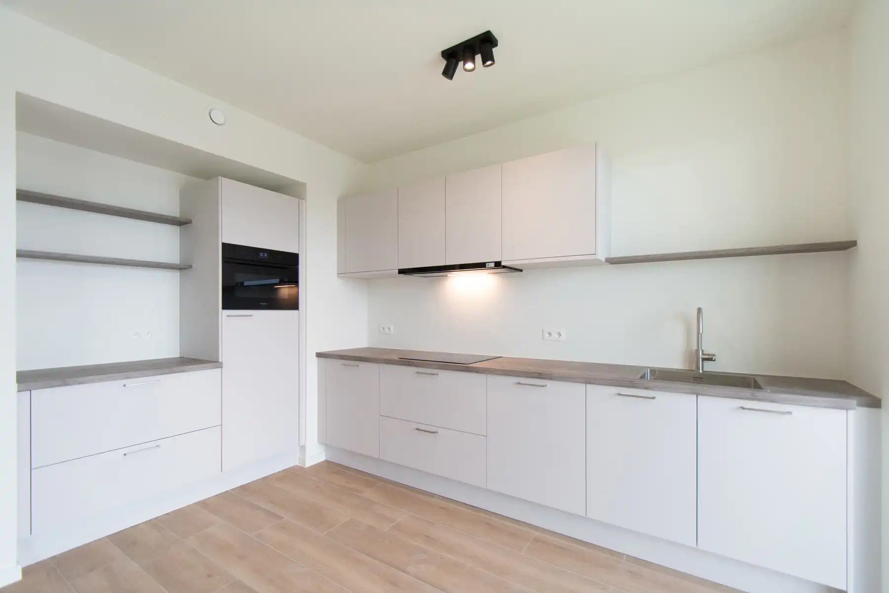 Lichtrijk nieuwbouw duplex met 2 kamers en 2 terrassen foto 8