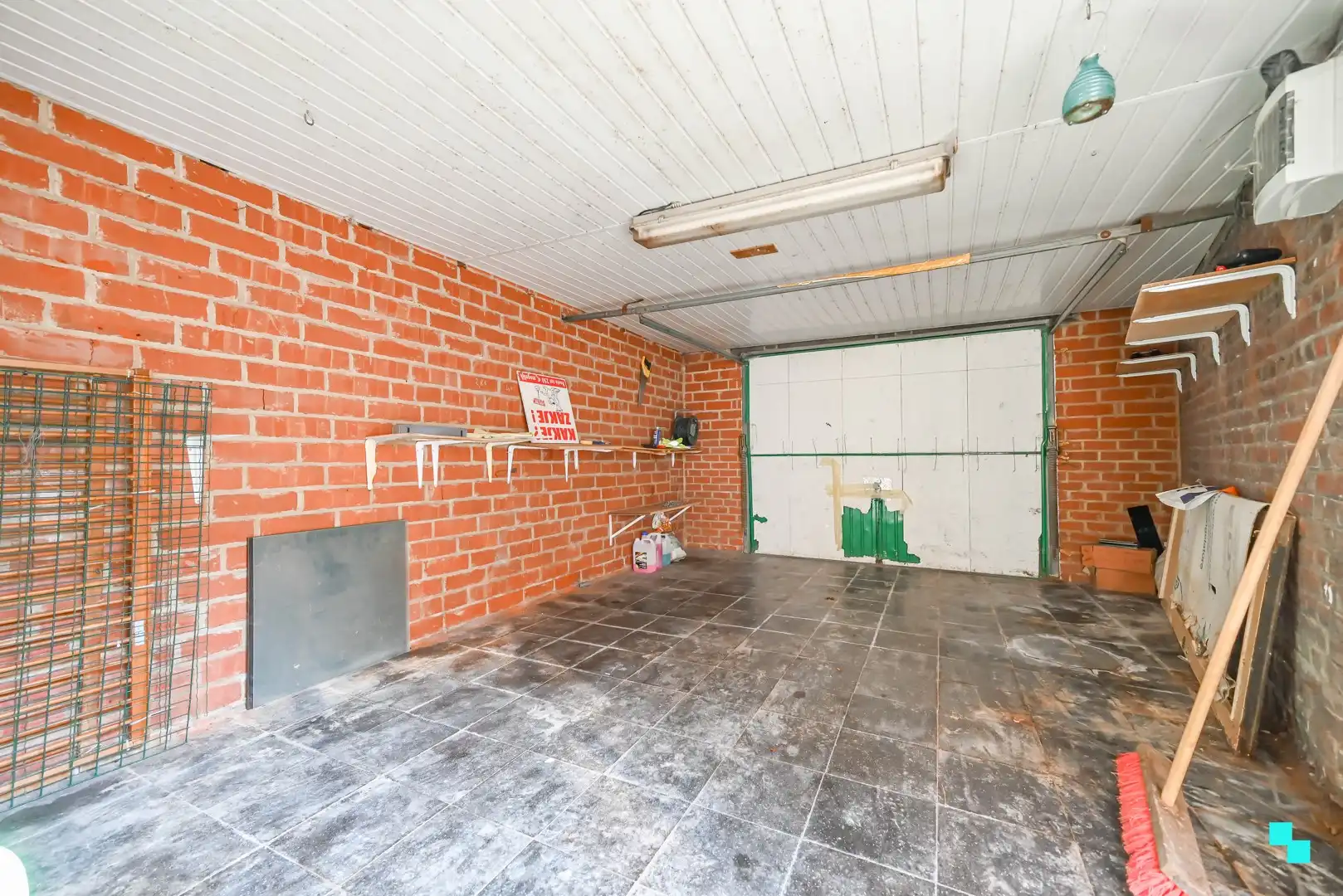 Te renoveren ééngezinswoning met garage te Izegem foto 13