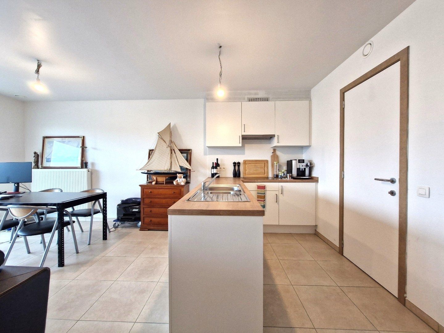 Nieuwbouwappartement met twee grote terrassen met open zichten over de jachthaven. foto 4