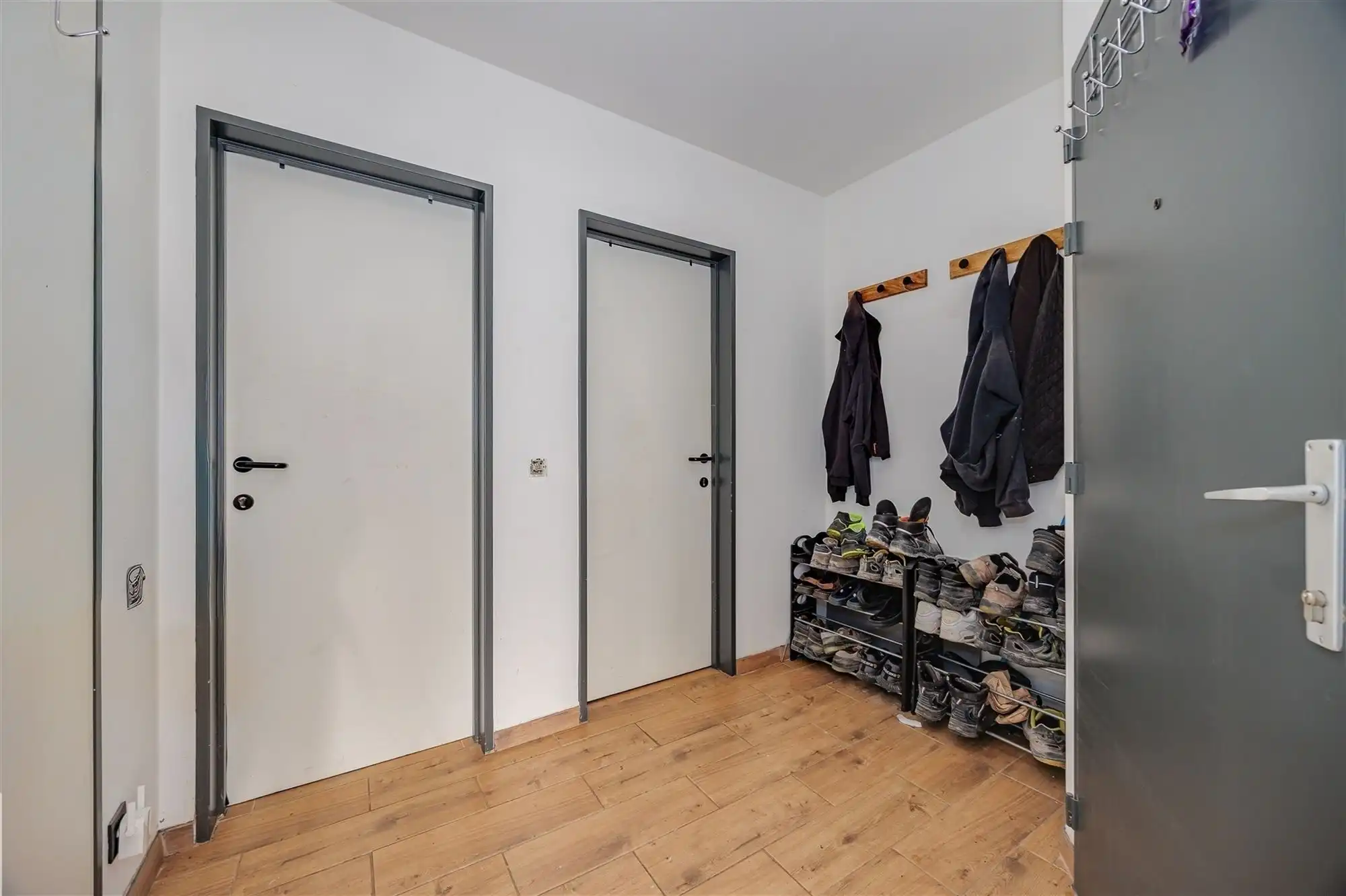 Instapklaar 2 slaapkamer appartement met gezellige tuin foto 9