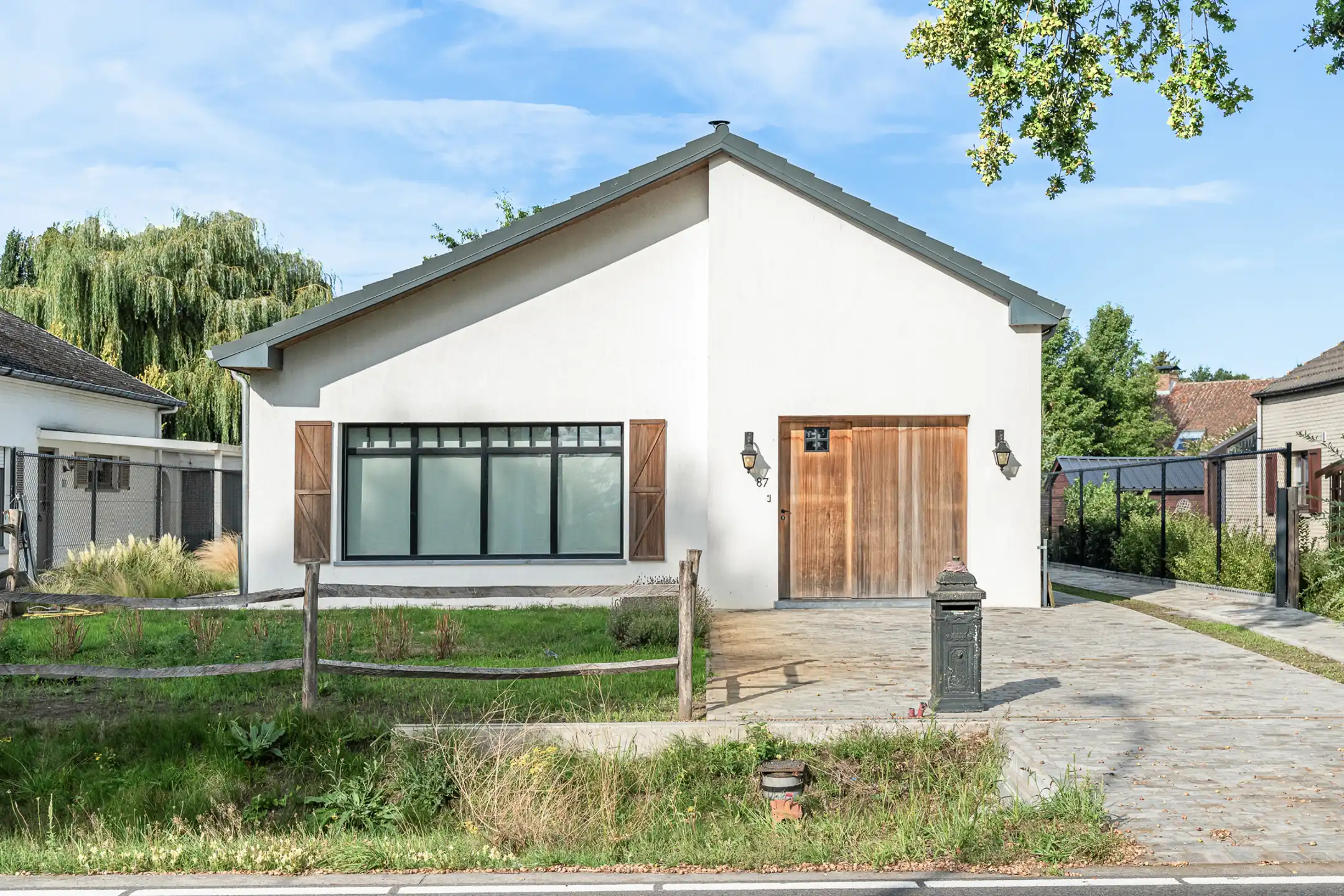 Instapklare villa met 2 badk. afgesloten tuin in Weelde  foto {{pictureIndex}}