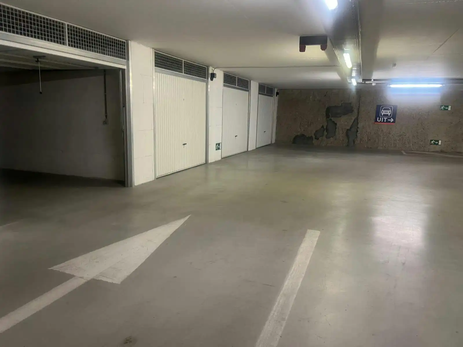 Ruime garagebox te koop onder het Marktplein te centrum! foto 5