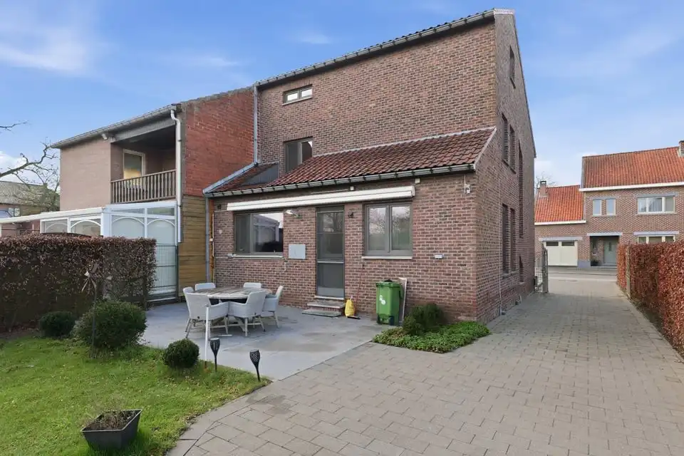 Instapklare gezinswoning met 3 slaapkamers en ruime tuin en garage in Tongeren foto 5