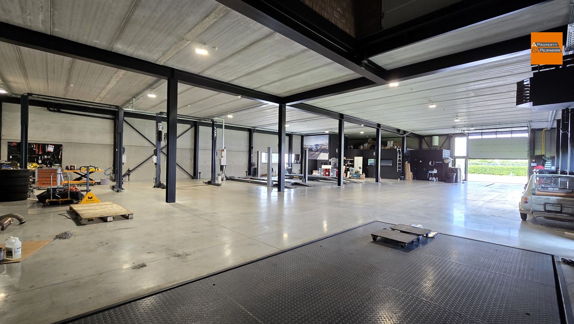 Toplocatie aan het water: Ruim handelspand (1200m²) te huur in Leuven!  foto 6
