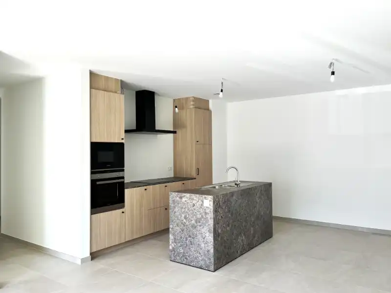 App met 2  slpkm, garage en kelderberging foto 8