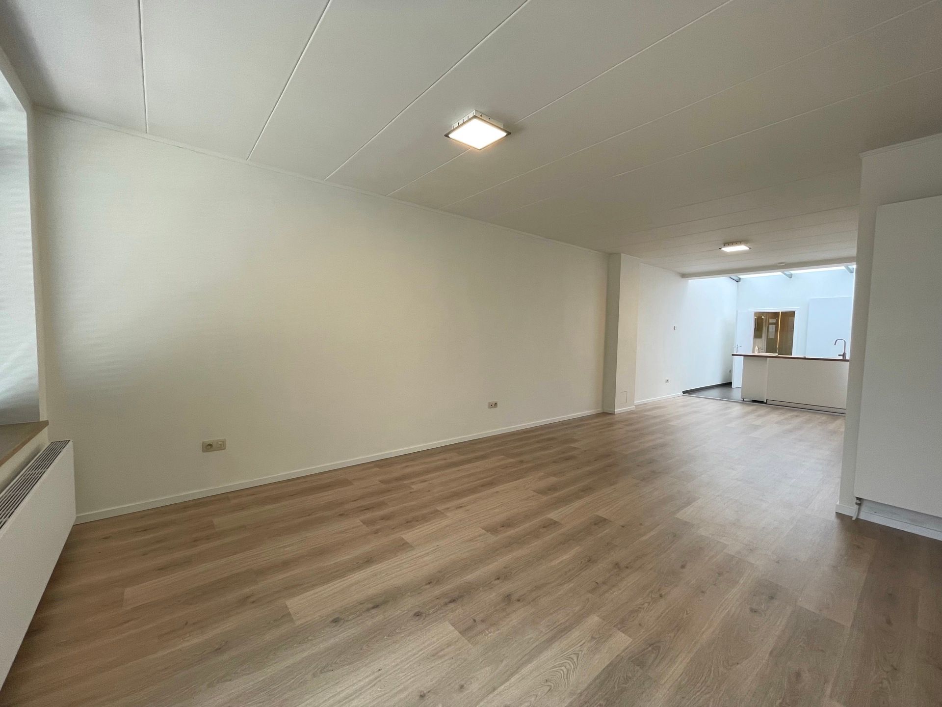 Gerenoveerde rijwoning met drie slaapkamers foto 2