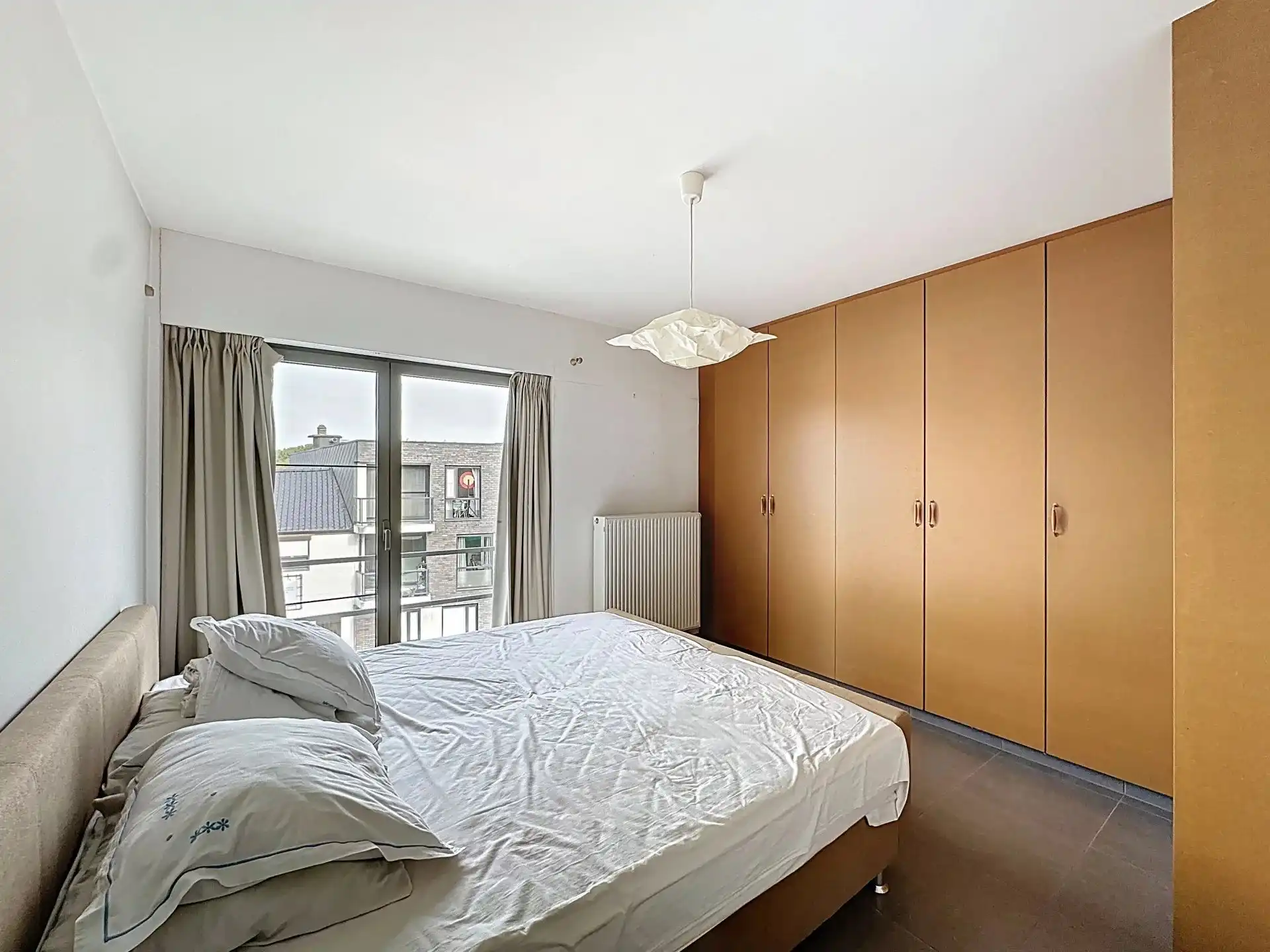 Ruim appartement met 2 slaapkamers, terras en overdekte staanplaats. foto 8