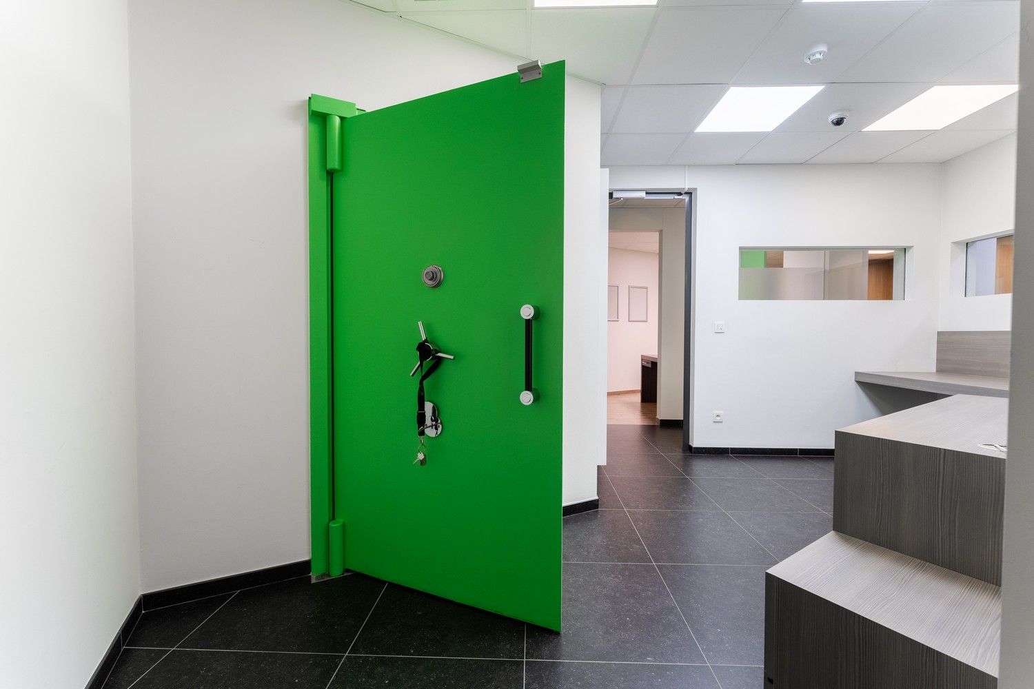 Mooi gerenoveerd handelspand pal in het centrum van Pelt met 7 parkeerplaatsen foto 35