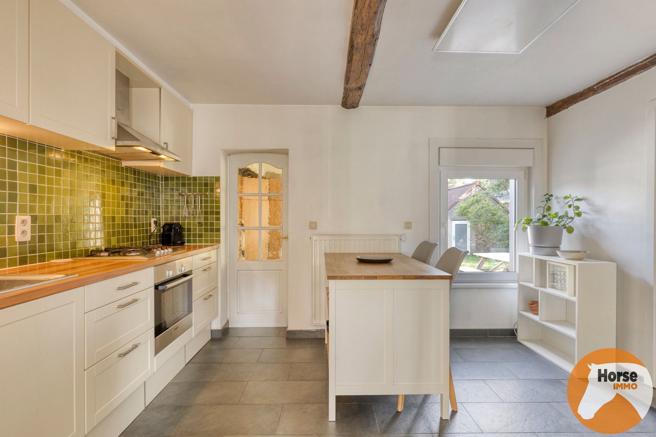BURST - Instapklare woning met bijgebouw en ruime tuin/weide foto 8