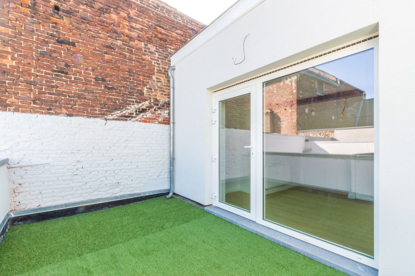 Een vernieuwbouwde, energiezuinige stadswoning met 3 slaapkamers foto 3