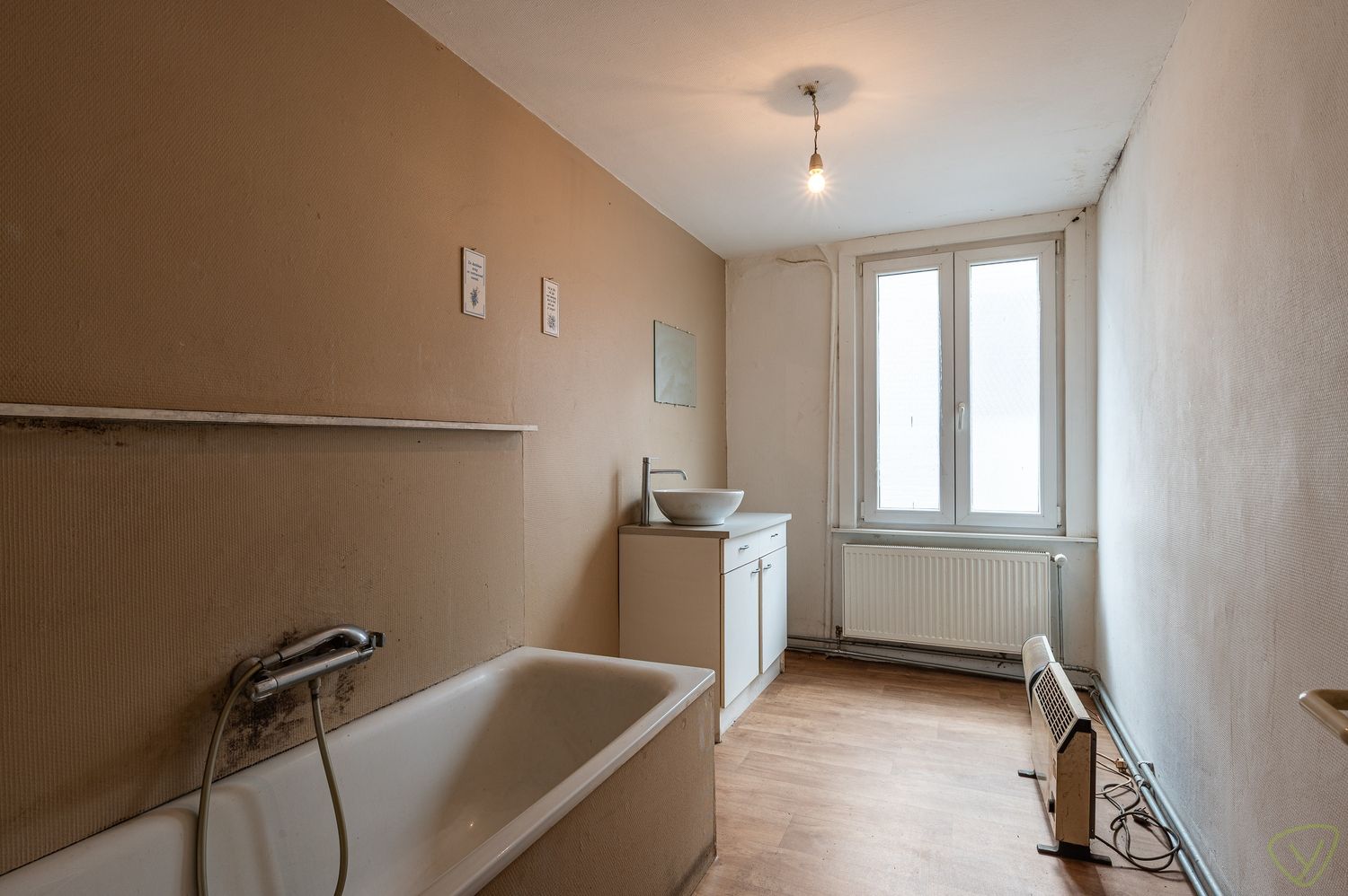 Op te frissen woning met verrassend ruime stadstuin in hartje Eeklo foto 12