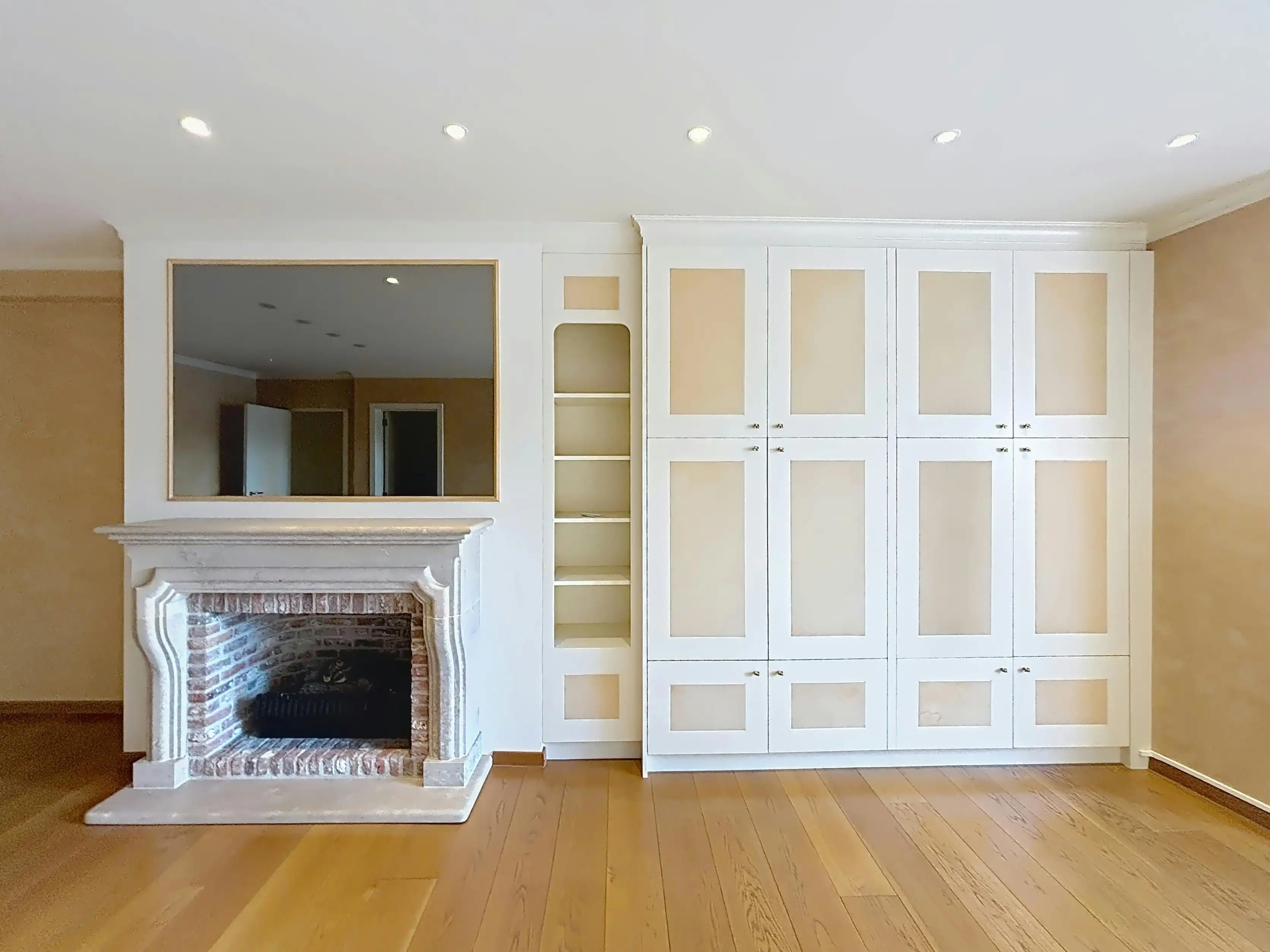 Centraal gelegen appartement met 3 slaapkamers op de markt van Eeklo foto 2