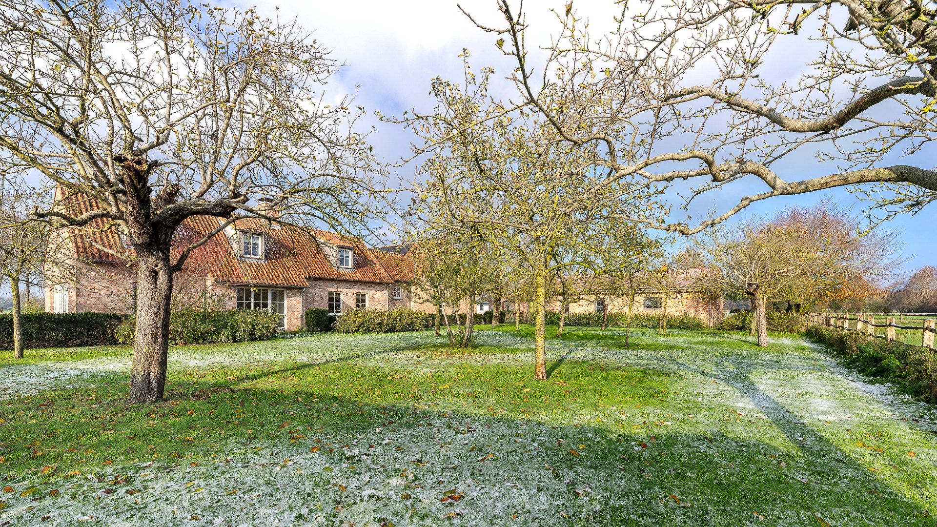 Landelijke eigendom met vergunde vakantiewoningen foto 2