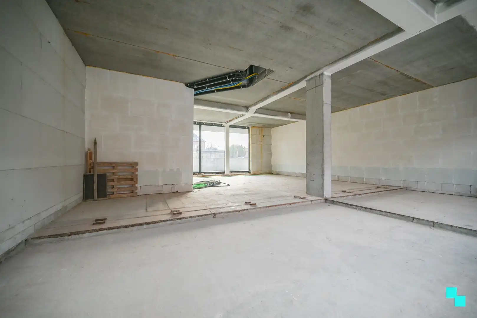 Centraal gelegen handelsruimte met ruime parkeermogelijkheid! foto 5