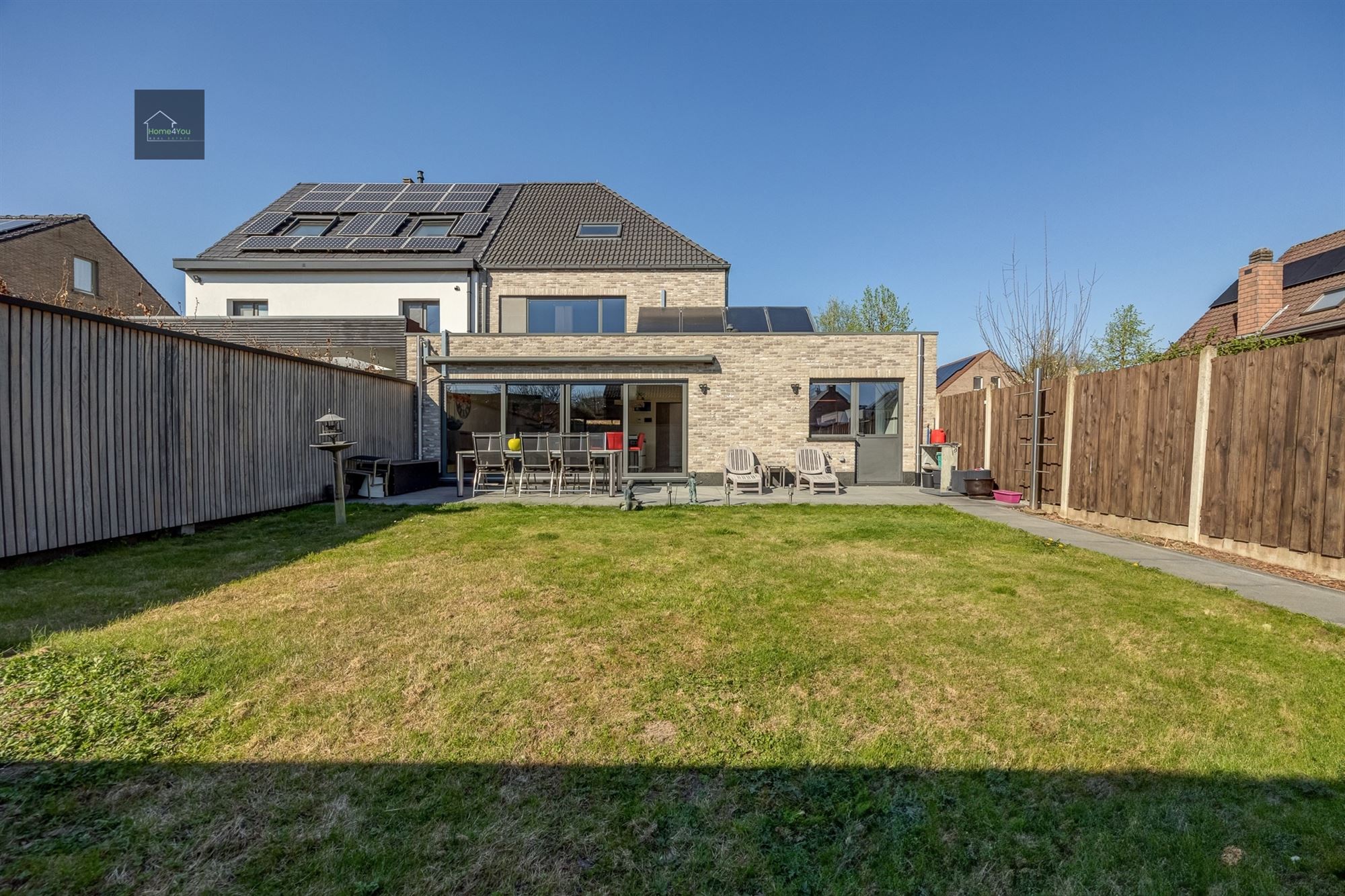 Moderne, energiezuinige halfopen woning in de rustige Vredewijk foto 13