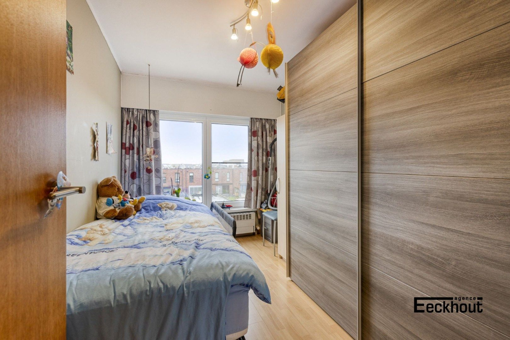 Instapklare ruime bel-etage woning (217 m² bewoonbare oppervlakte) met dubbele garage en grote tuin op topligging in Oostende foto 9