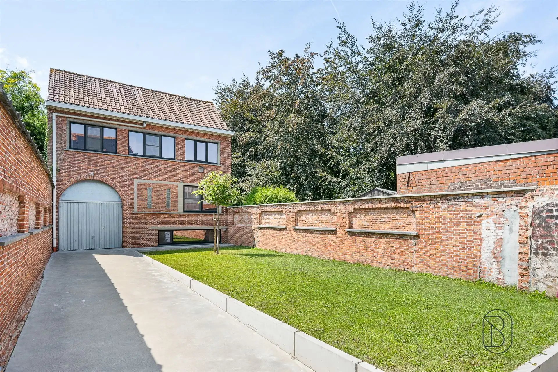 Unieke woning met 6 slk en polyvalente loods, centrum Tielt foto 2
