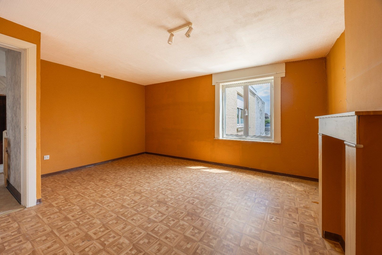 Te renoveren woning met garage en tuin  foto 11