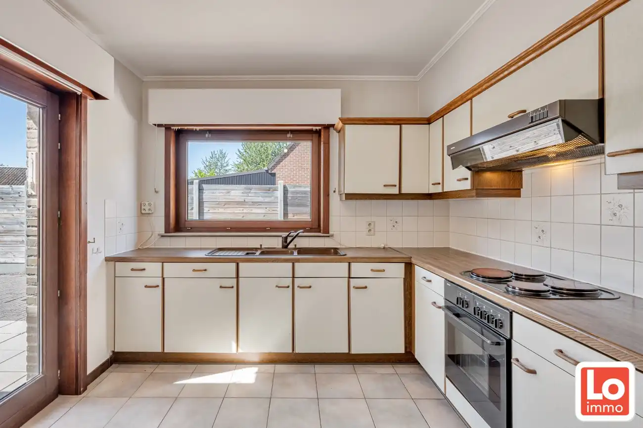 Gelijkvloerse open woning met dubbele inpandige garage en zonnige tuin op een toplocatie nabij het centrum van Lochristi! foto 10